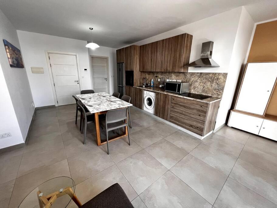 Mediterranea 2 Bedroom Smart Apartment St. Paul's Bay Bagian luar foto