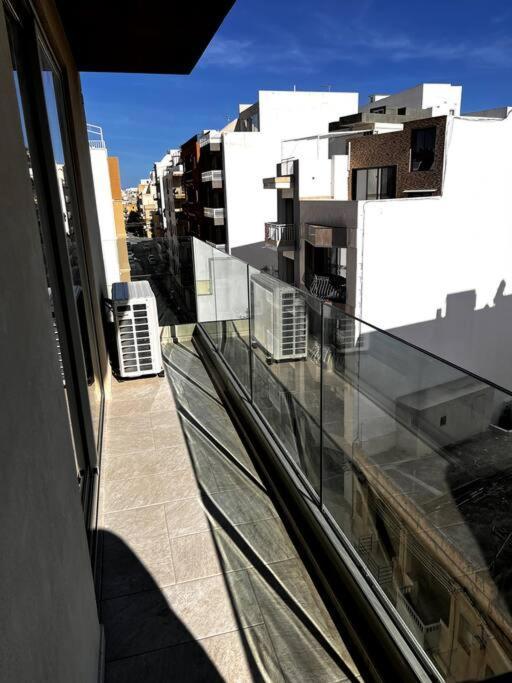 Mediterranea 2 Bedroom Smart Apartment St. Paul's Bay Bagian luar foto